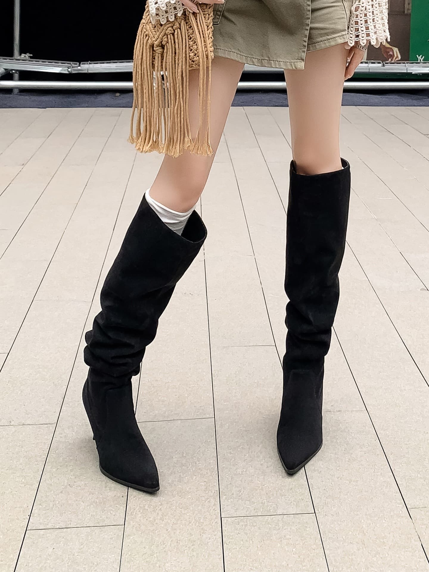 First Look: Seasonal High-Heeled, Slimming Pointed-Toe Stacked-Heel Boots for Women—2026 New Arrival Suede Stiletto Knee-High Boots (Just Below the Knee), photo 6