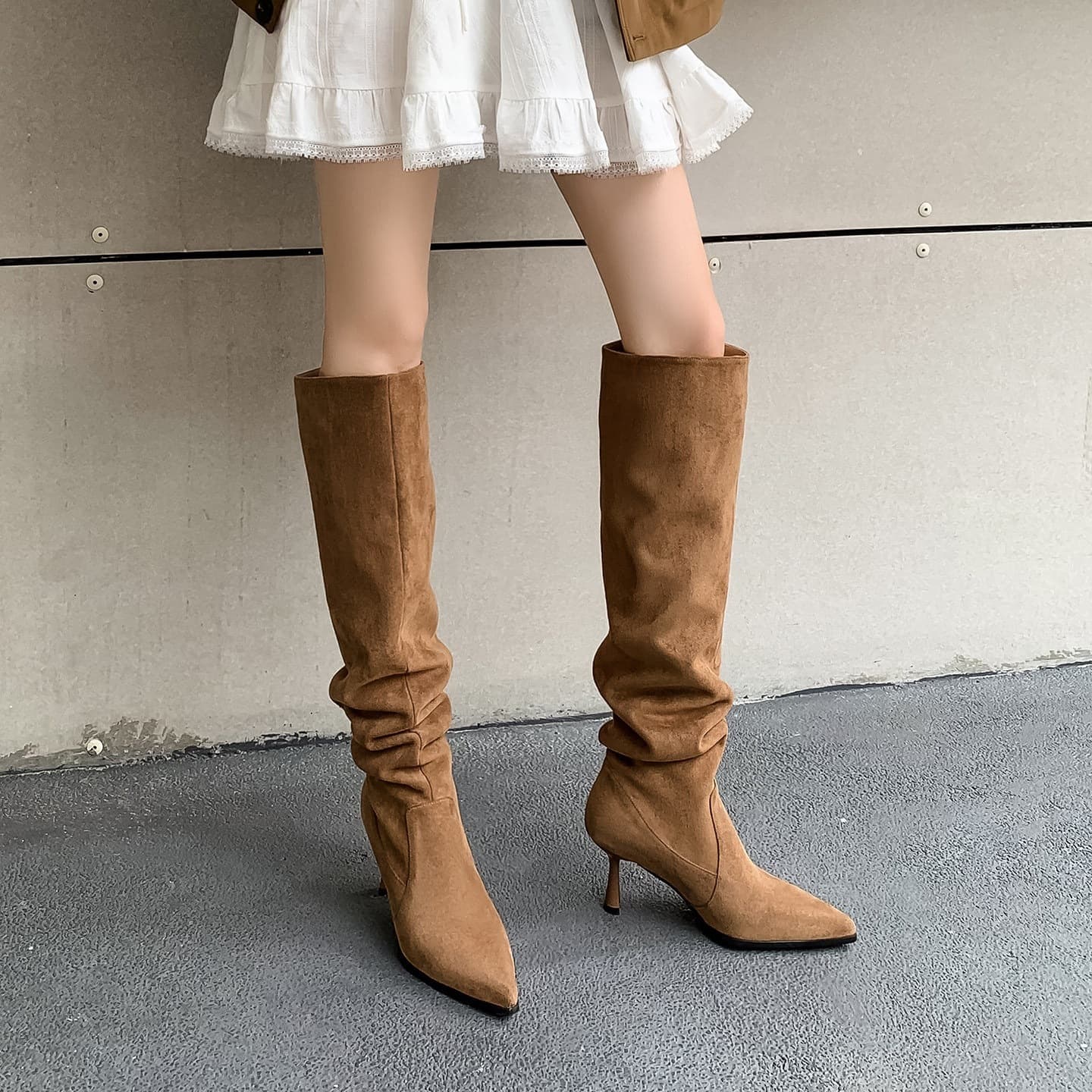 First Look: Seasonal High-Heeled, Slimming Pointed-Toe Stacked-Heel Boots for Women—2026 New Arrival Suede Stiletto Knee-High Boots (Just Below the Knee), photo 4