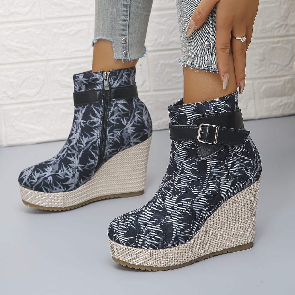Cross-Border Plus-Size Wedge Shoes for Women: New Fall/Winter Fashionable Round-Toe Chunky-Heel Retro High-Heel Ankle Boots—In Stock for Cross-Border Shipping