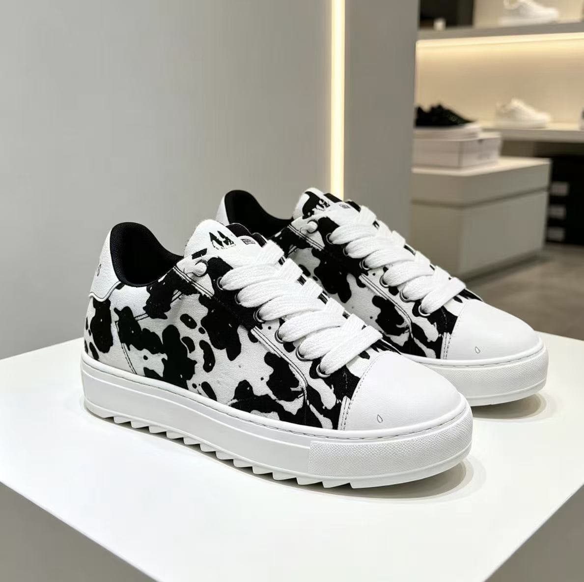 NUMERIS Unisex Low-Top Sneakers – Thick Non-Slip Rubber Sole, Breathable Quick-Dry Upper, Casual Sports Shoes for Everyday Wear