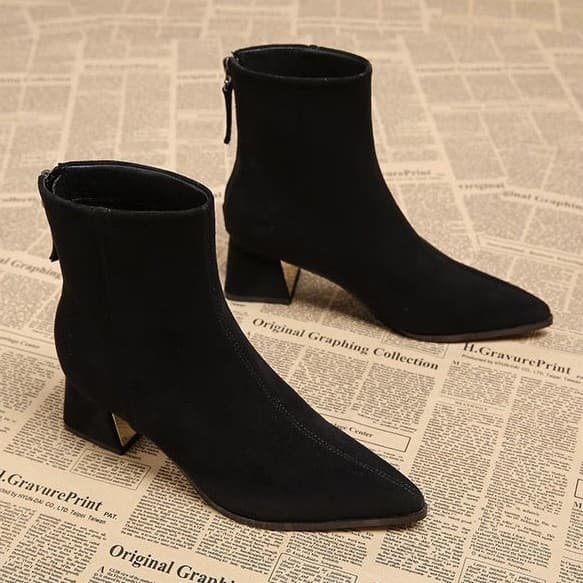 Women's Suede Ankle Boots with Chunky Heel – Black, Fall/Winter 2025, photo 4