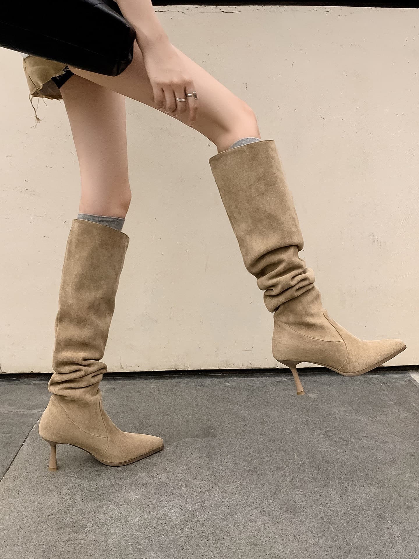 First Look: Seasonal High-Heeled, Slimming Pointed-Toe Stacked-Heel Boots for Women—2026 New Arrival Suede Stiletto Knee-High Boots (Just Below the Knee), photo 7