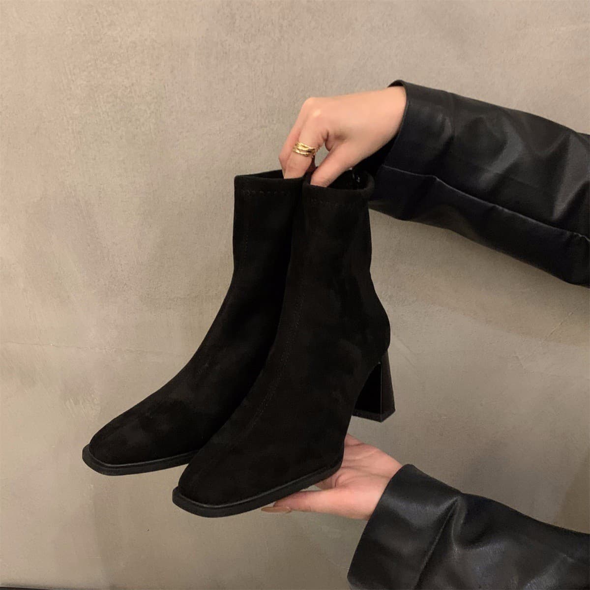 Korean-Style Suede Ankle Boots with Chunky High Heel and Square Toe, photo 6