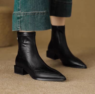Chic Pointed-Toe Ankle Boots with Chunky Heel – Fall/Winter 2025 Trendy Women's Footwear, photo 6