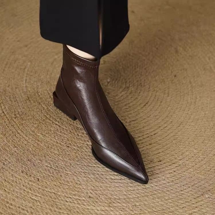 Chic Pointed-Toe Ankle Boots with Chunky Heel – Fall/Winter 2025 Trendy Women's Footwear, photo 3